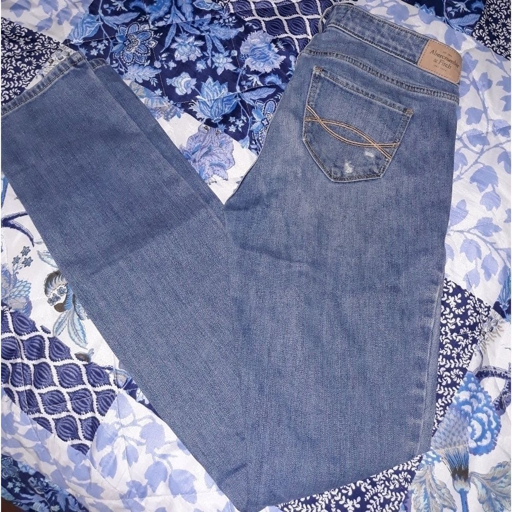 Distressed blue Jean's - Picture 5 of 7